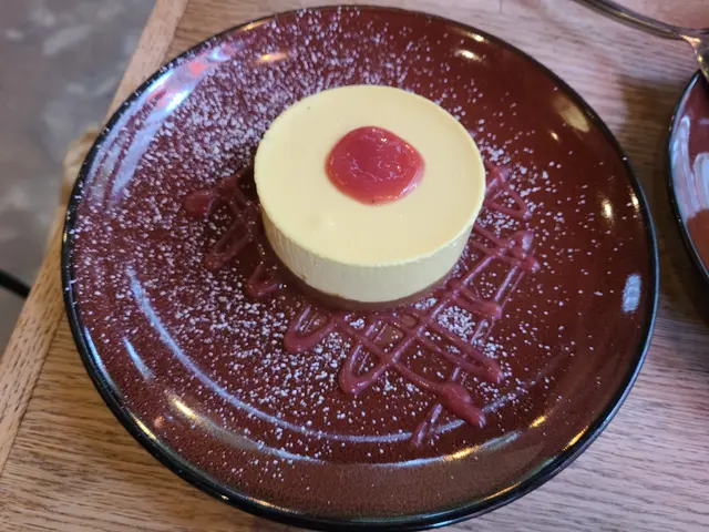 芝士蛋糕配士多啤梨醬