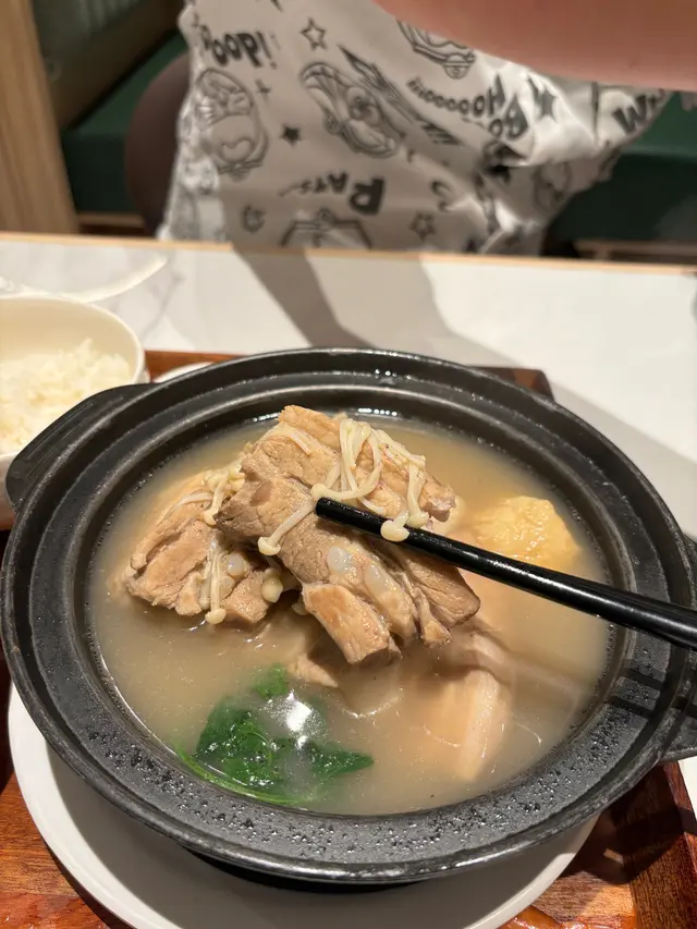 白胡椒肉骨茶配白飯