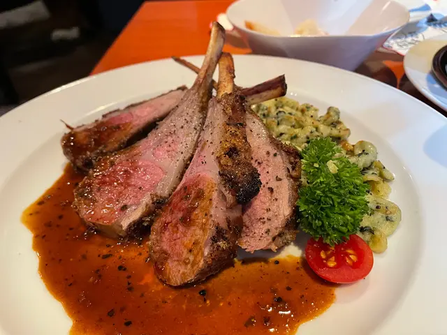 燒羊架跟菠菜麵根