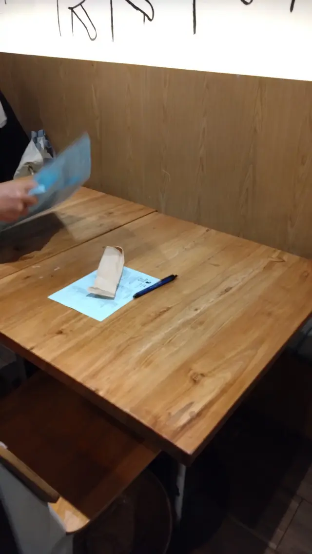 環境相對坐得迫狹