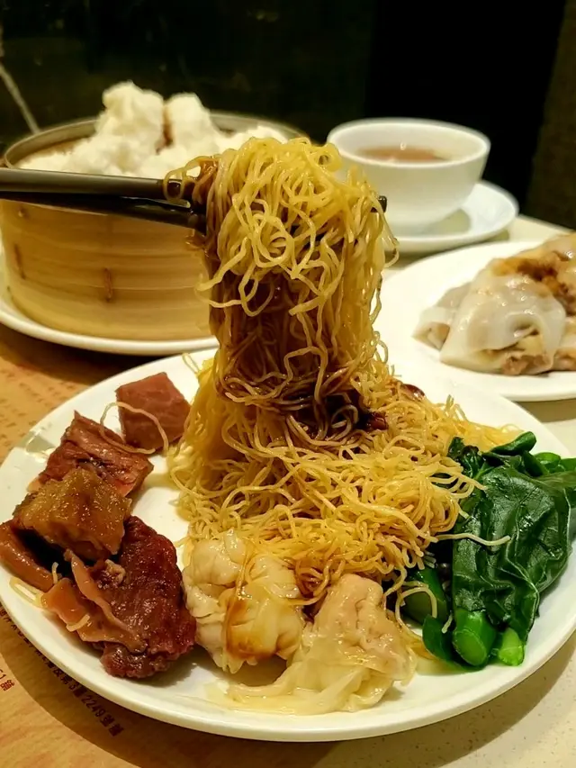 柱侯靚牛腩撈麵拼雲吞