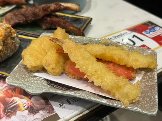 令人印象深刻的必定是南瓜🎃天婦羅🍤南瓜🎃超厚一片 還紮實(會飽(誤🤣一口甜番薯🍠薄皮小炸脆 可以來一口~~