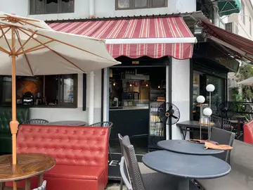 Fish  and  chips,  Hot  dog,  Peach  &  grape  juice