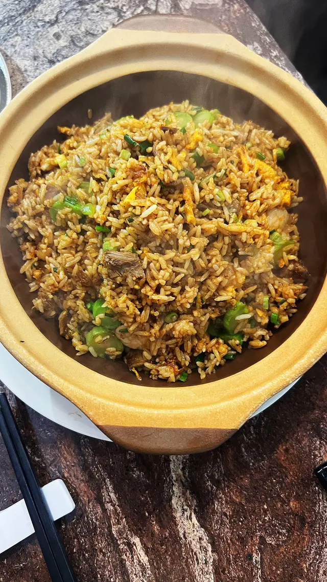 砂窩鵝肉醬油炒飯	＄128
无论是鹅肉还是米饭，砂锅炒制之后，味道能最高程度融合，可谓精妙，