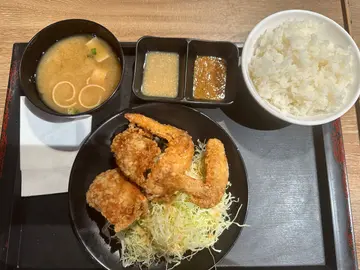 炸鸡翼炸鸡髀肉定食