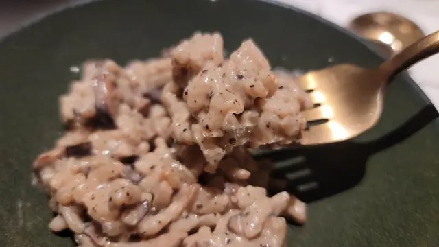 海膽黑魚子醬蟹肉貓耳朵粉