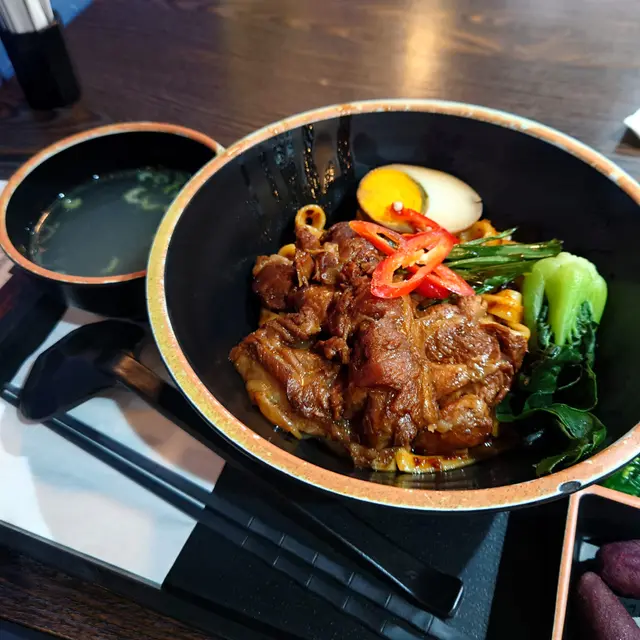 麻辣豬軟骨拌刀削麵 - Spicy Pork Cartilage Knife-Cut Noodles
