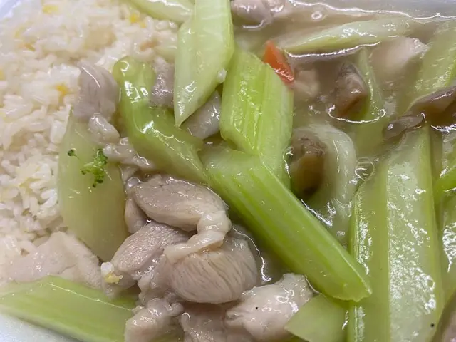 西芹雞柳飯炒底