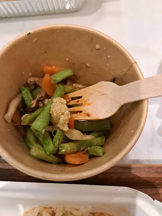 配菜之選焗蔬菜同小量菇菌，有左少少孜然粉，味道吾錯