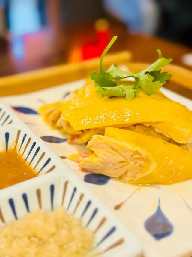 招牌海南雞飯配冬瓜雞雜湯