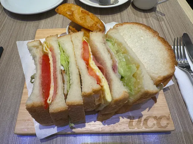 UCC  特色公司三文治