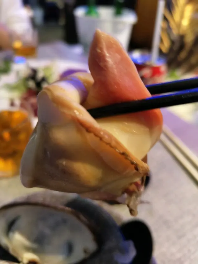 是日海鮮盤入面竟然有咁大隻北寄貝