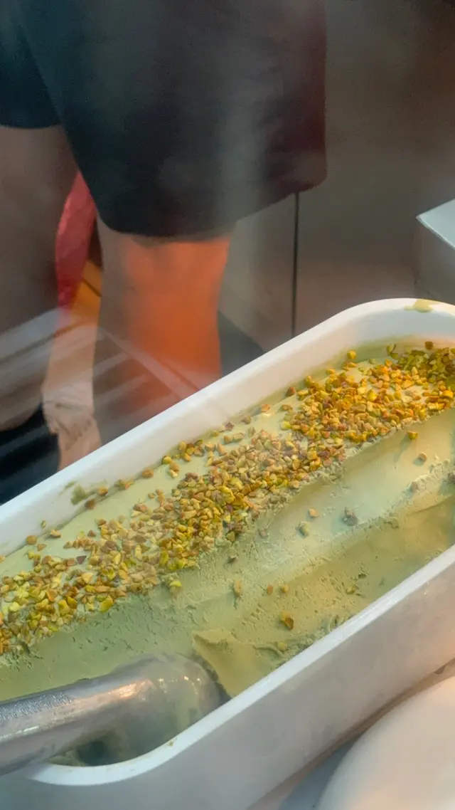 有些朋友只點他們的Gelato (特別是開心果口味 當天三點就已經賣光。。
下次大家經過想要初嚐一下 可以😌先來個Gelato 嚐嚐🤭(再回頭is a must 卡卡~~