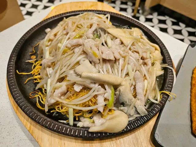鐵板銀牙肉絲炒麵