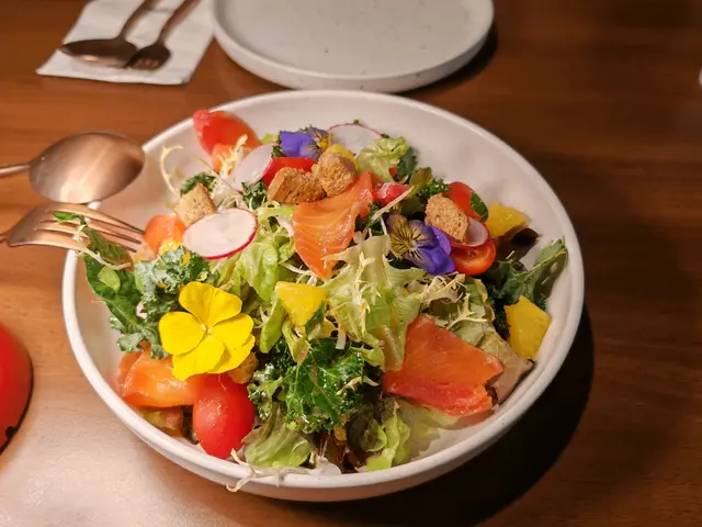 自家制脆糖刁草醃三文魚田園沙律