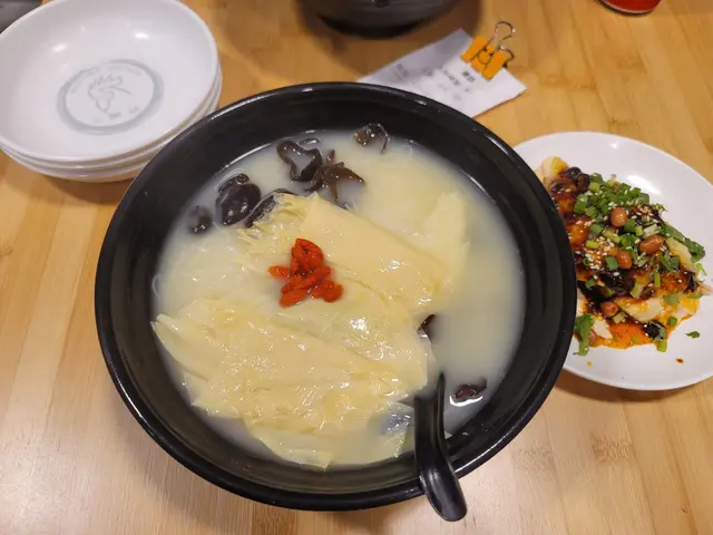 重慶口水雞米線