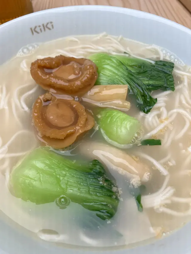 鮑魚花膠濃湯雞灌麵