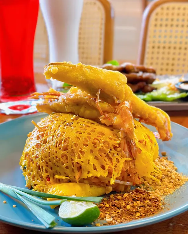 蛋包虎蝦炒金邊粉