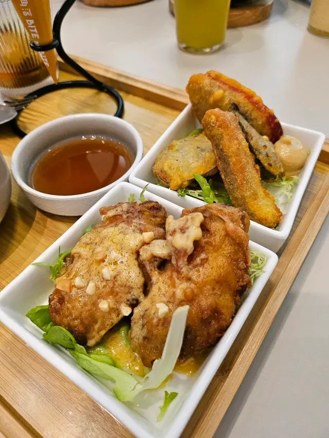 鹹蛋黃雞翼＋新煎釀三寶