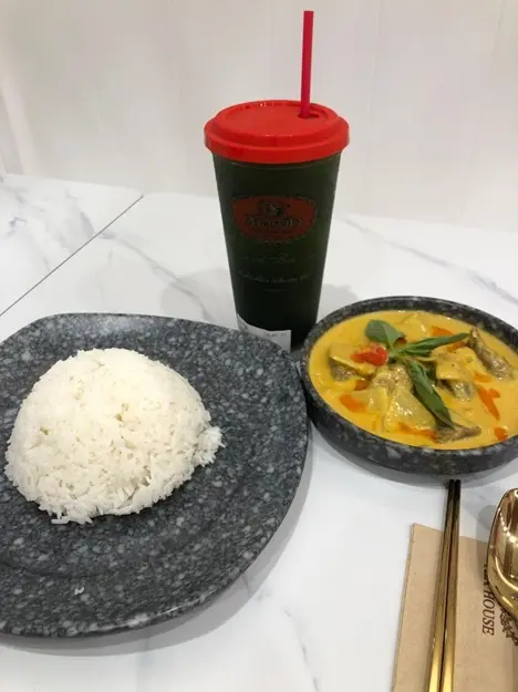 黃咖喱牛腩飯午餐