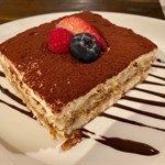 個tiramisu 整得非常好，味道同質地都好和諧，mascarpone 做得好滑，lady finger浸得好透，one of the best tiramisu in HK!   