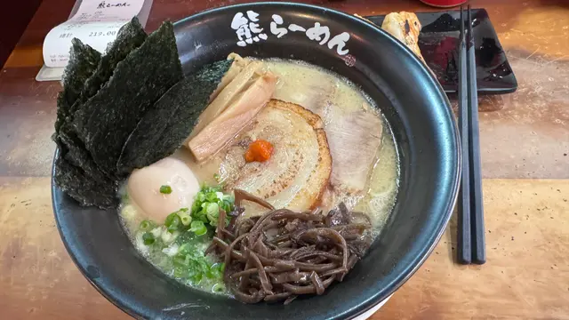 細小的「超級巨熊拉麵」