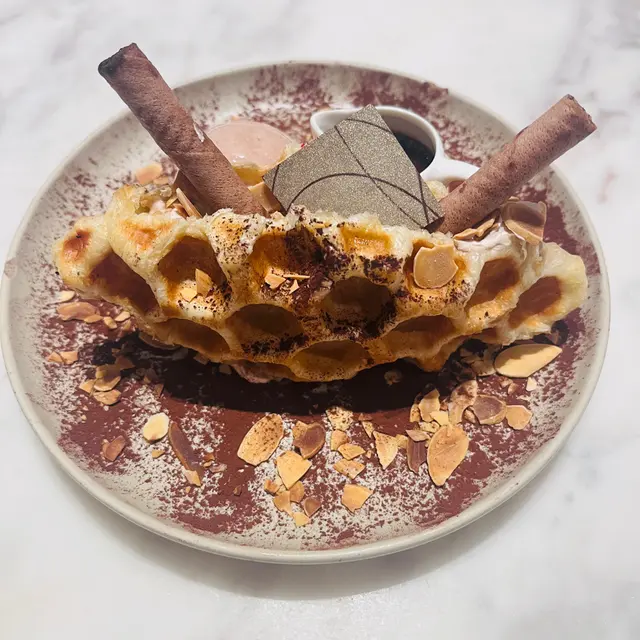 杏仁榛子朱古力牛角包窩夫