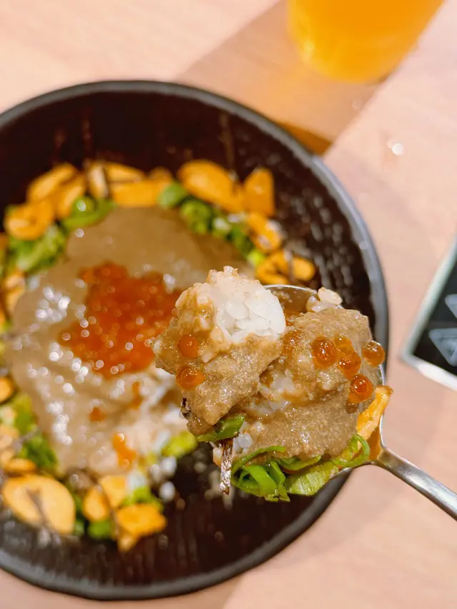 雪蟹膏蛙魚卵拌飯