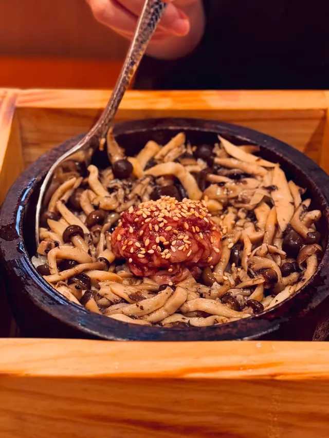 極上黑毛和牛松露野菌石頭鍋飯