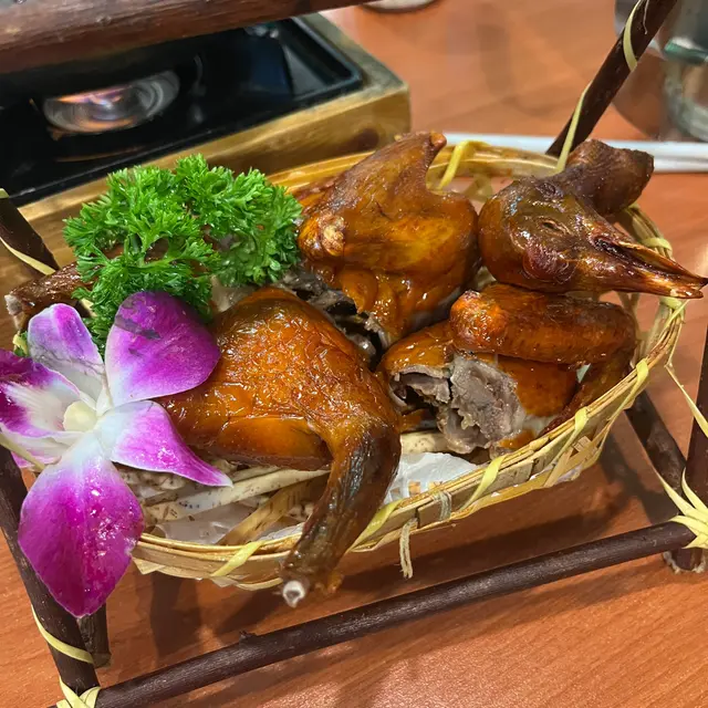 楚撚記脆皮燒BB鴿