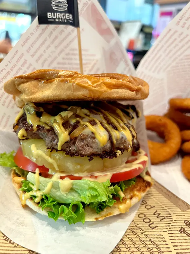 瑞士芝士安格斯牛漢堡加菠蘿