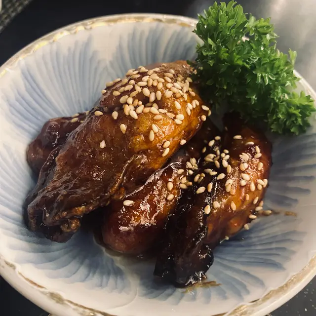 
呢隻蠔真係又大隻又好食好夠飽
完全唔使驚唔夠汁或者炸得唔好
最鍾意係佢炸到啲裙邊脆卜卜食落去好過癮