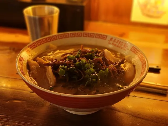 慢煮博多地雞和牛骨湯拉麵