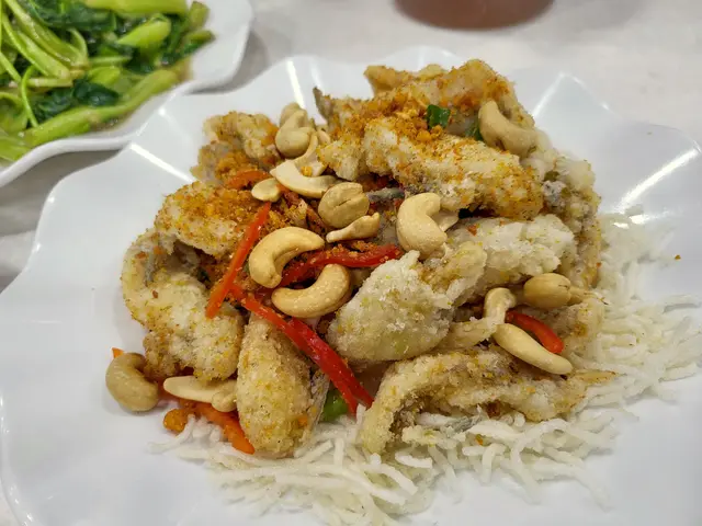 九肚魚炸得嫩滑又够大件,椒鹽味啱啱好,非常香口惹味