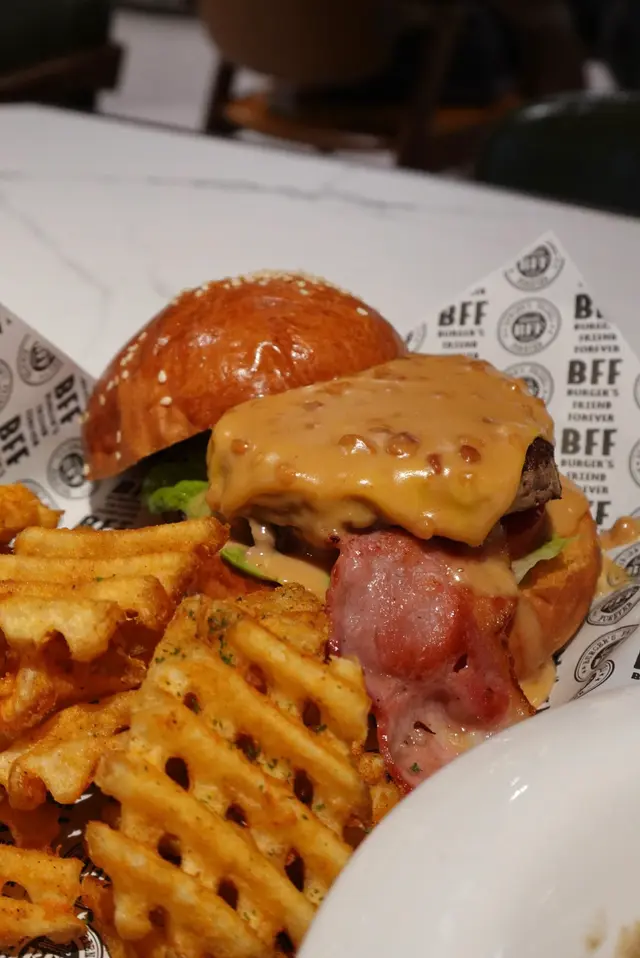 Peanut Burger 特濃花生醬漢堡