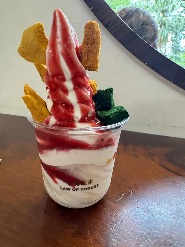  芒果🥭 /海鹽焦糖脆脆/綠茶糯米糍🍵 配紅桑莓汁

