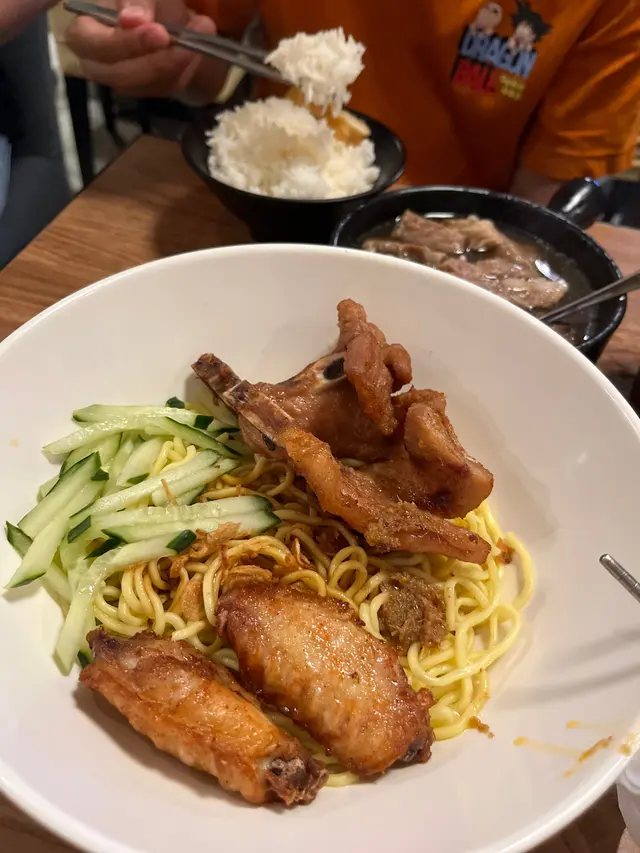 黑醬豬扒雞翼乾撈麵