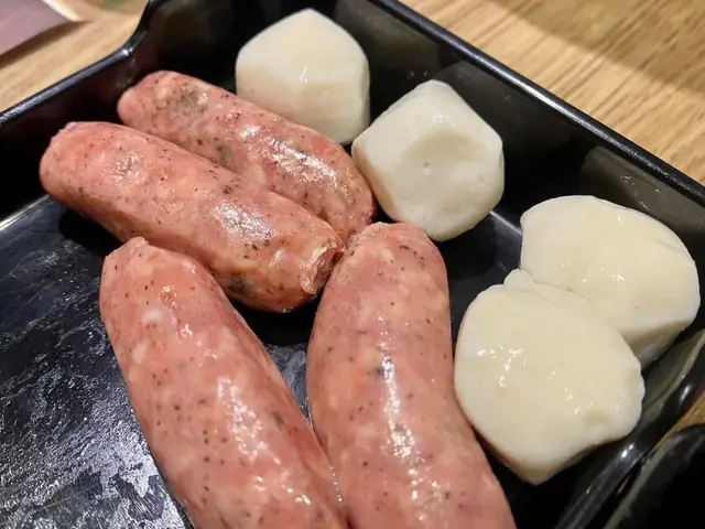 台灣一口黑椒腸、潮州白魚蛋