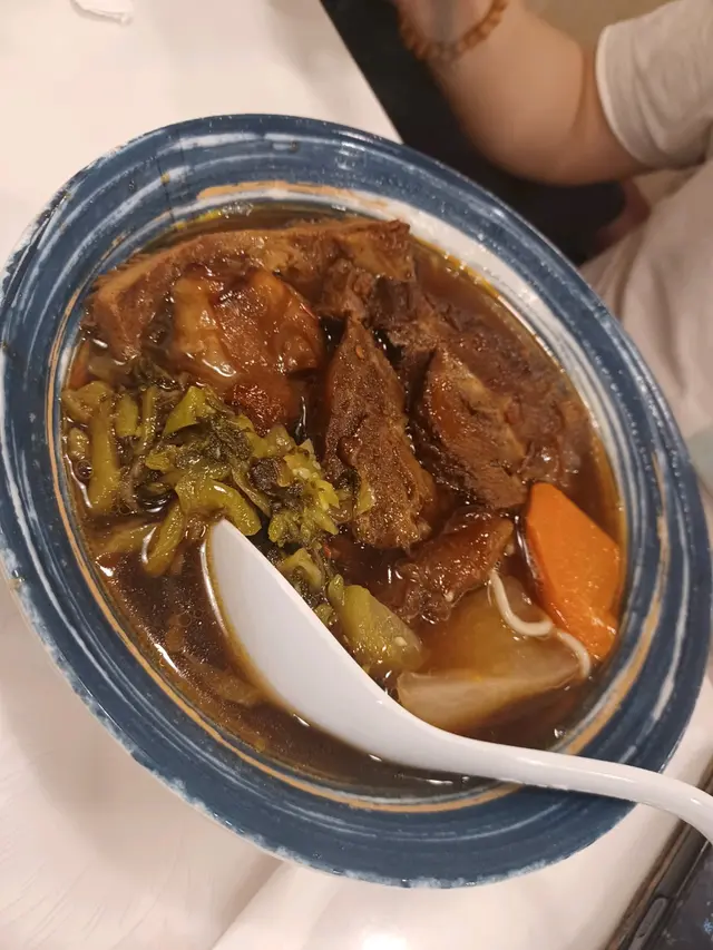 湯底濃郁，紅燒牛腩好軟臥好好味
