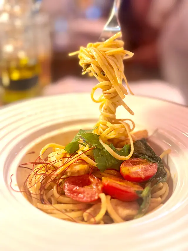 香辣低溫慢煮雞胸巴東汁扁意麵