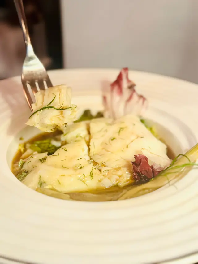 茴香魚高湯煮海鱸魚