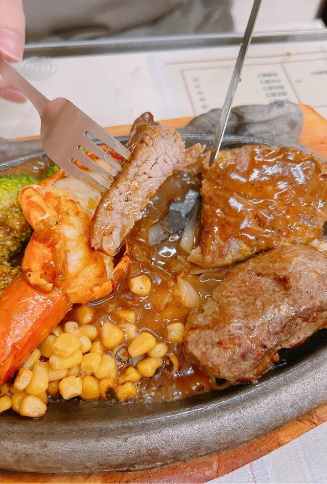 招牌牛柳大蝦鐵板餐