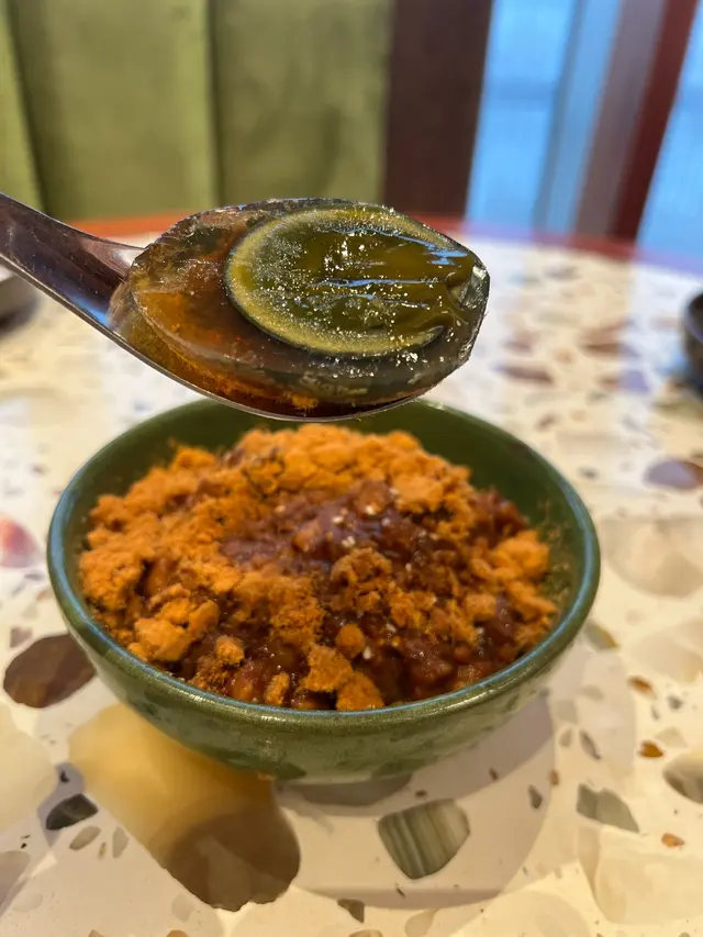 肉鬆皮蛋魯肉飯