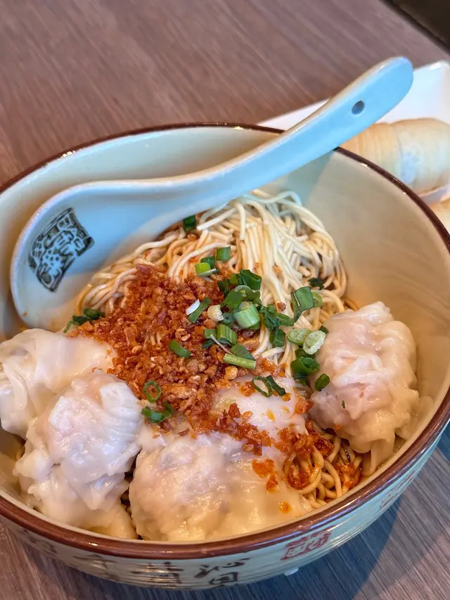 紅油鮮蝦豬肉炒手拌面