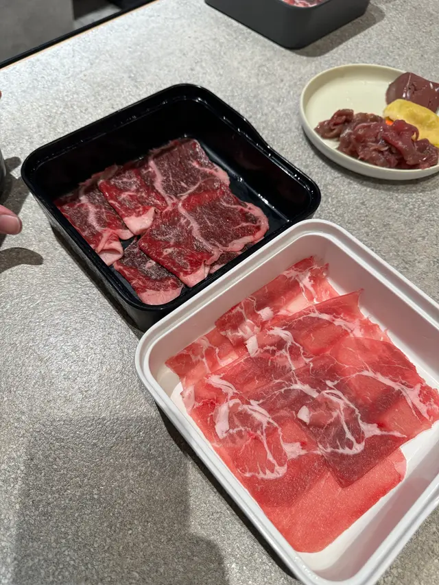 套餐除了有Basic肉，仲有封門柳。肉嘅質素比想像中好，肉質都幼嫩，唔會話好難咬。￼個人覺得如果女仔食得唔多，叫level 2 已經好夠食，同埋價錢黎講性價比會高d 