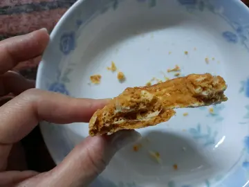 食𡁵嘅饱鱼酥