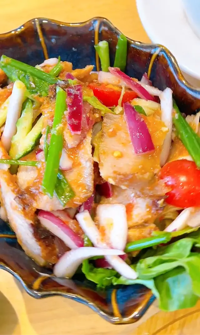 泰酸辣豬頸肉沙律