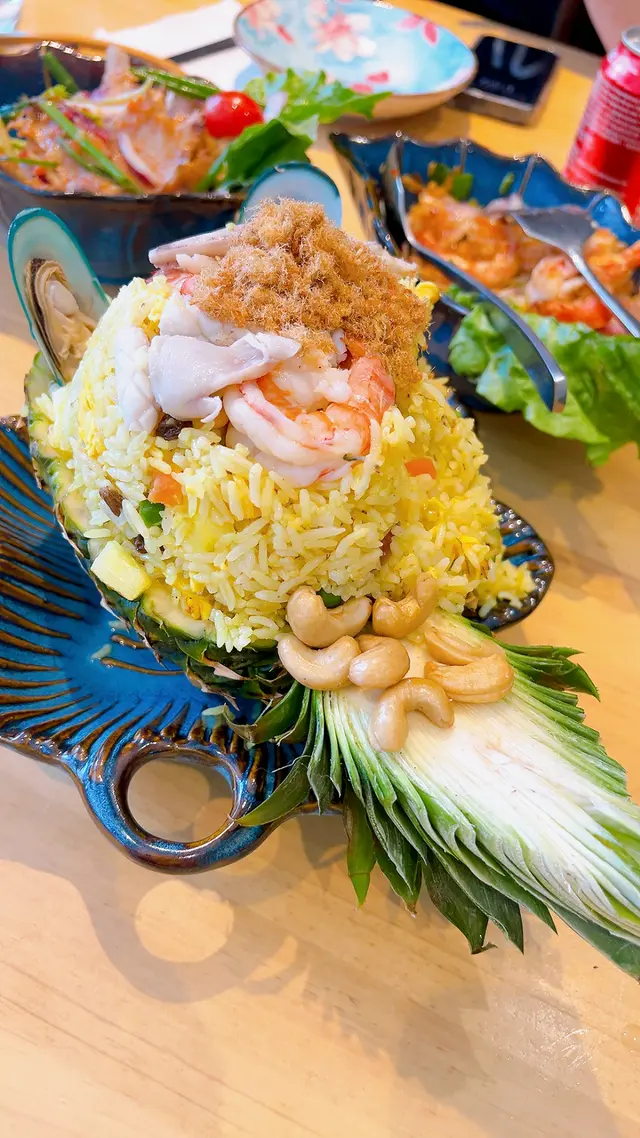 原個菠蘿海鮮炒飯