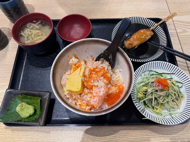 抵食之選，有湯有雞棒有沙律