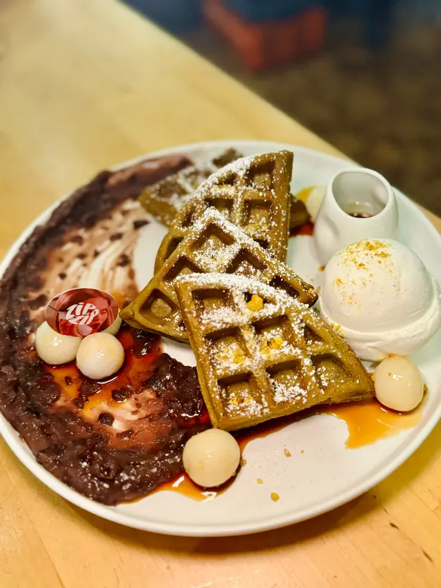 焙茶窩夫配紅豆白玉